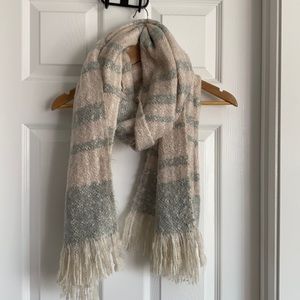 American Eagle Outfitters scarf